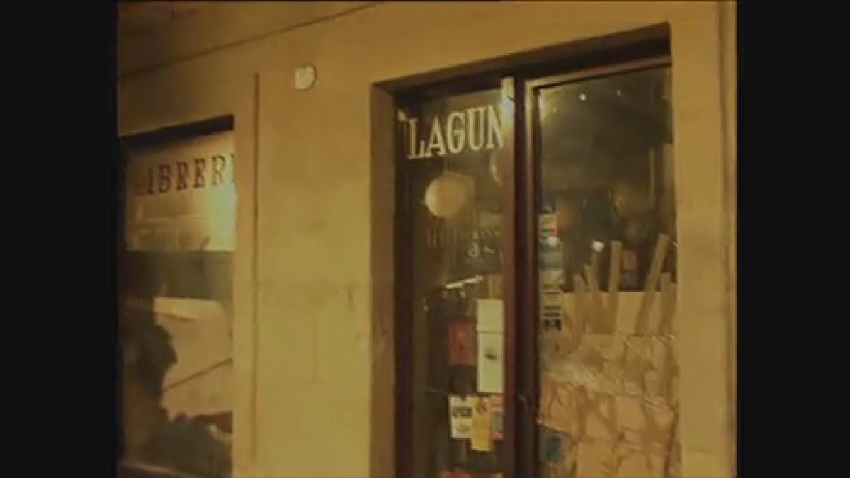 La librería Lagun en la PLaza de la Constitución. Foto sacada de un vídeo de EITB Media.