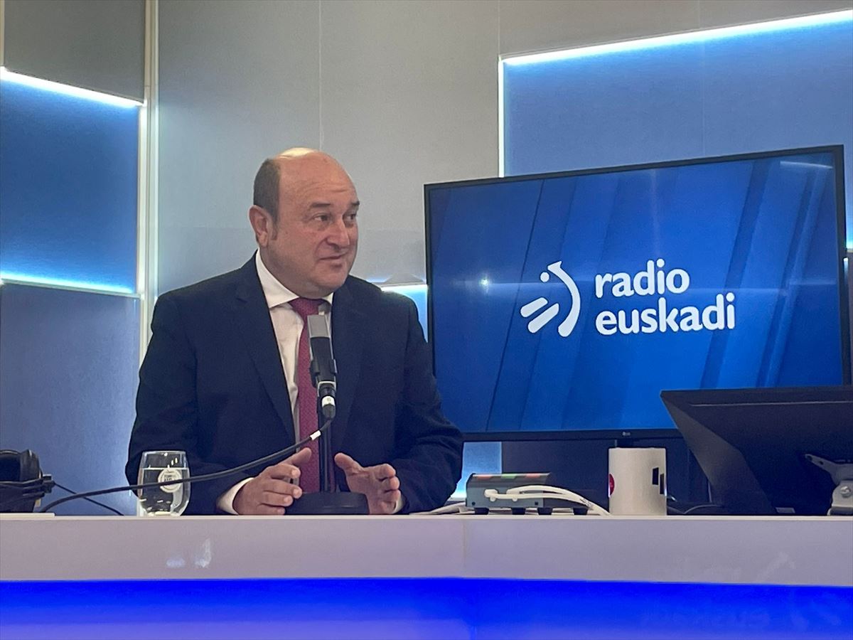 Andoni Ortuzar en el programa "Boulevard" de Radio Euskadi