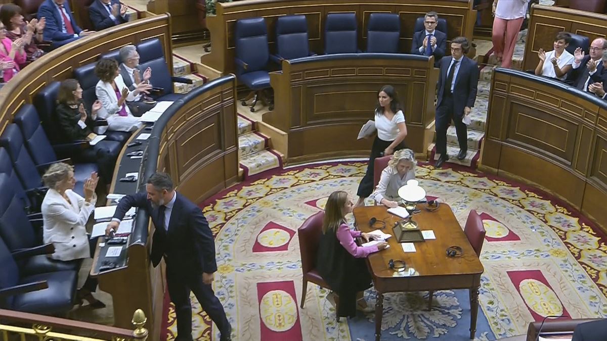 Voxeko diputatuak Kongresutik atera dira PSOEko diputatu batek galegoz hitz egin duenean