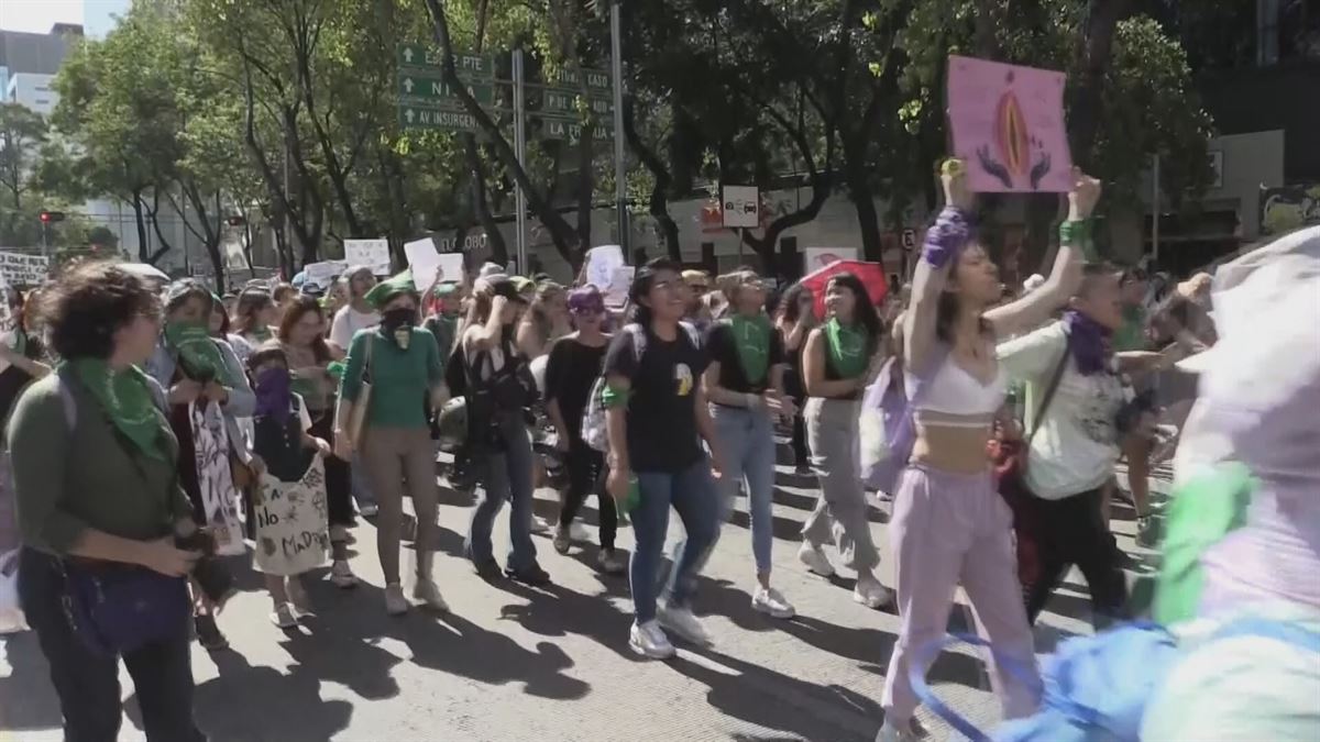 Manifestazioa Mexikon. Agentzietako bideo batetik ateratako irudia.