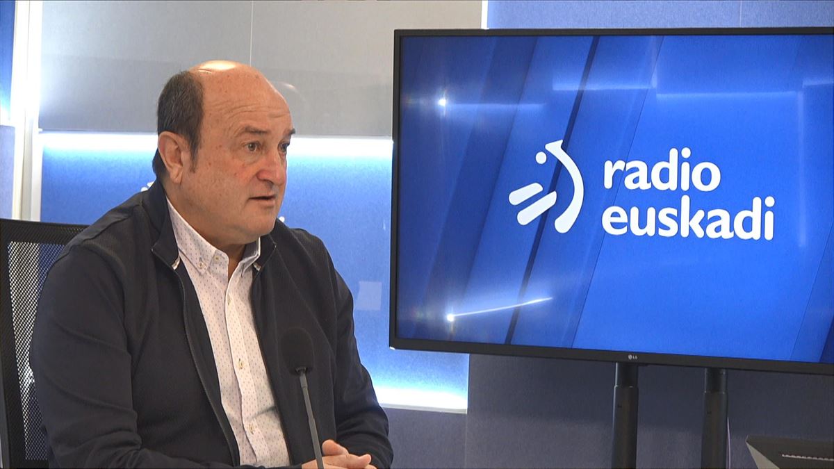 El presidente del PNV, Andoni Ortuzar, en la entrevista en Radio Euskadi. Foto: EITB