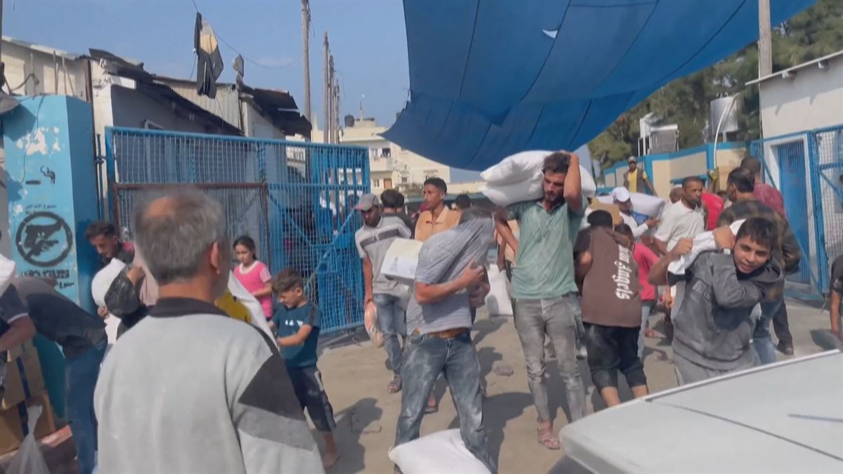 Vídeo: La Agencia de Naciones Unidas confirma que miles de personas están  saqueando sus almacenes en Gaza