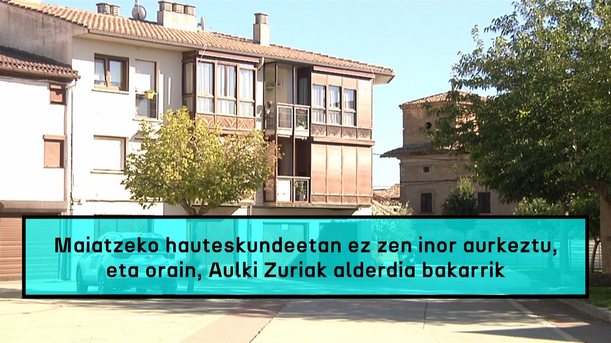 Aulki Zuriak.