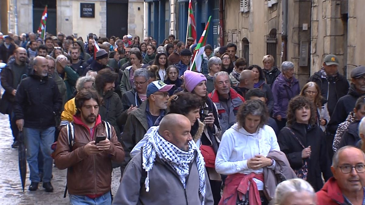 Una manifestación en Baiona pide detener la masacre de Gaza, una solución al conflicto y paz