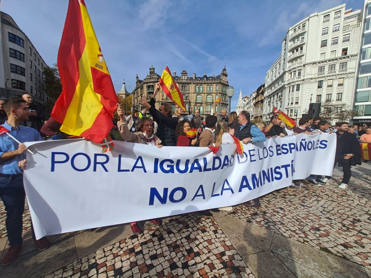 Concentración contra la amnistía en Bilbao. Foto: EITB