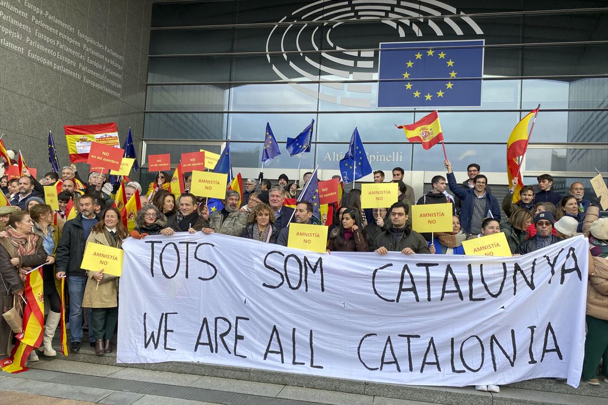 Elkarretaratzea Bruselan, Europako Parlamentuaren aurrean, amnistiaren legearen aurka