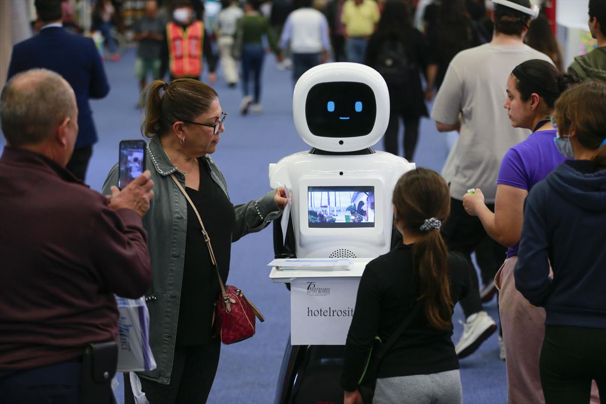 Robot con inteligencia artificial. Foto: Efe