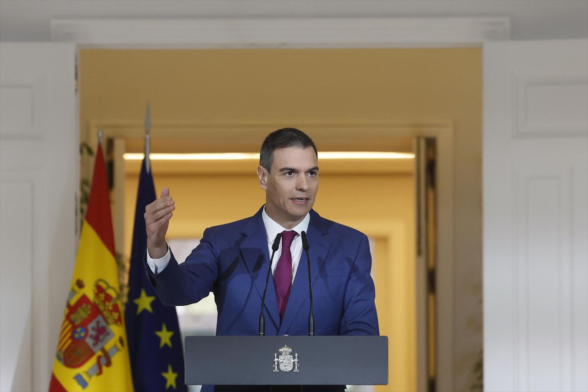 Sánchez anuncia la prórroga de los impuestos a la banca y energéticas y apunta a su permanencia