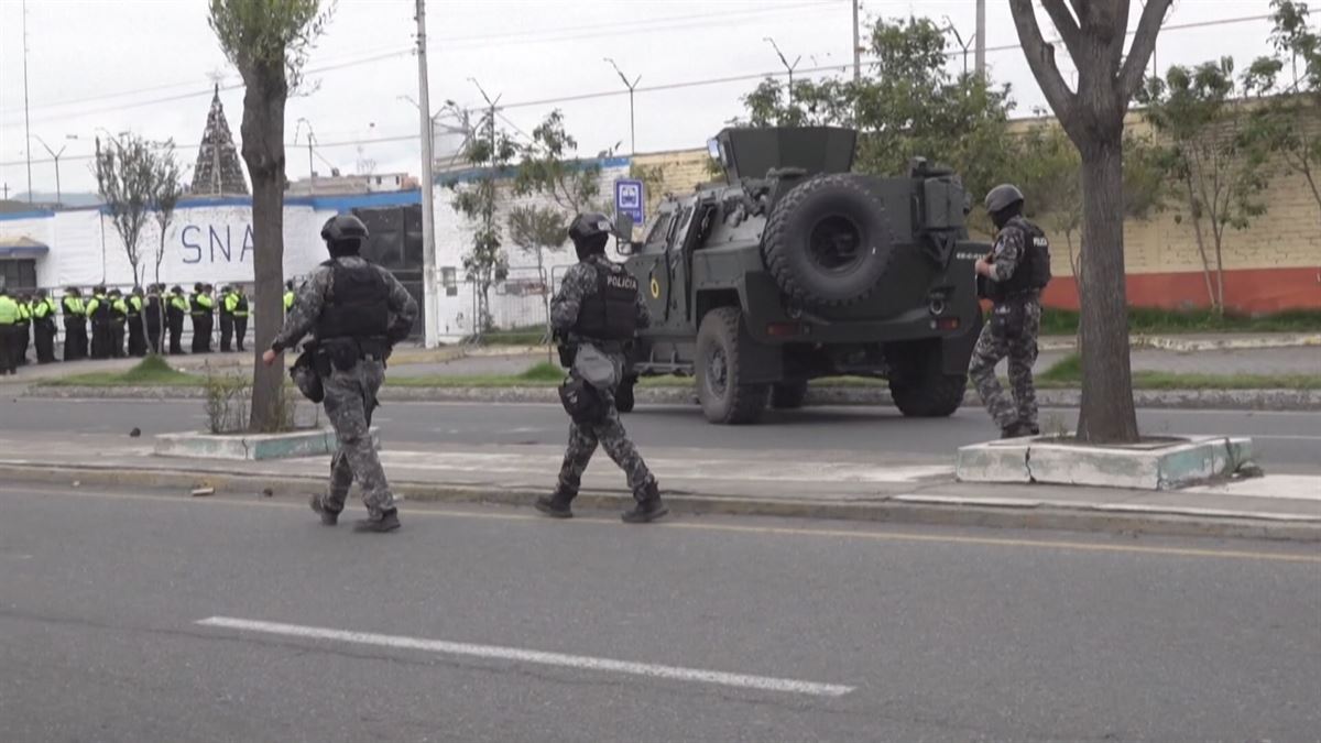 Policía en Ecuador. Imagen obtenida de un vídeo de EITB Media.
