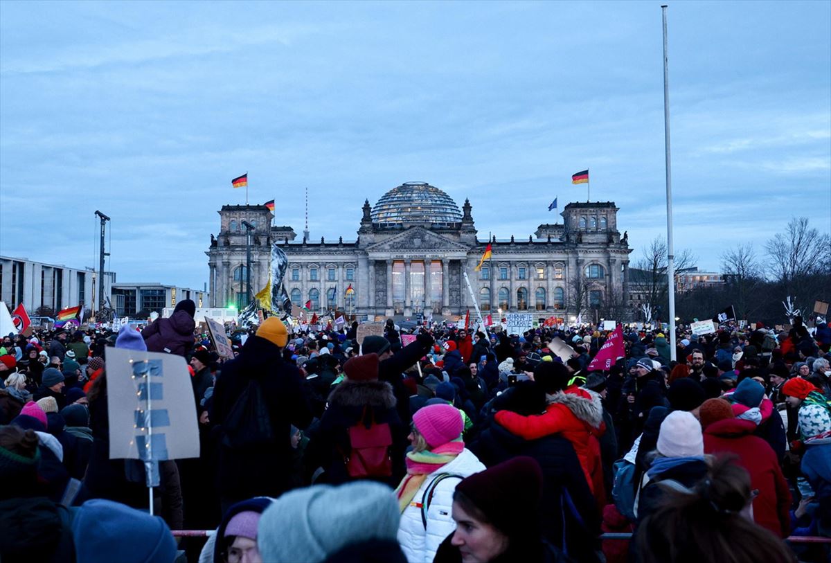Manifestación frente al Bundestag, en Berlin. EFE. 