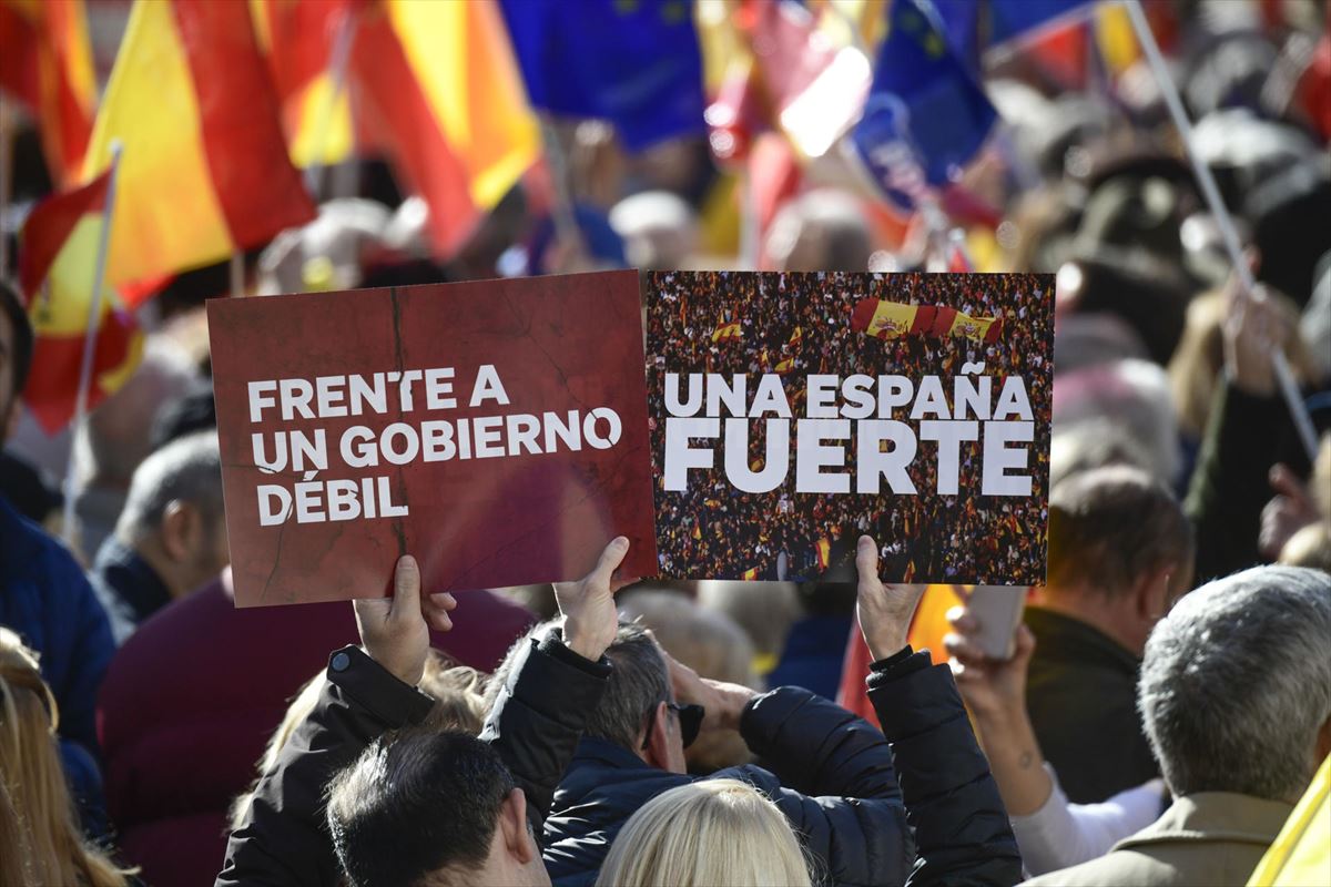 Manifestantes hoy, en Madrid. EFE.