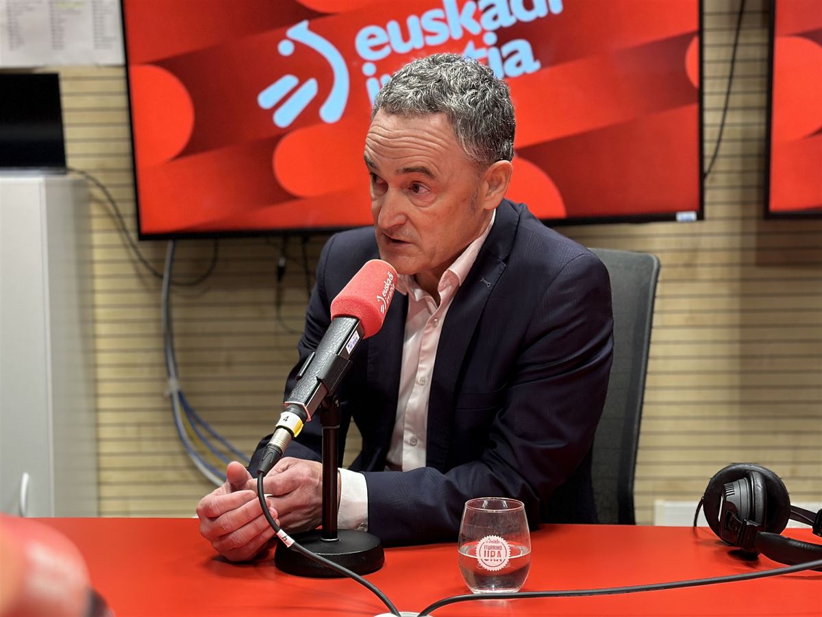El director general de Adegi José Miguel Ayerza en Euskadi Irratia