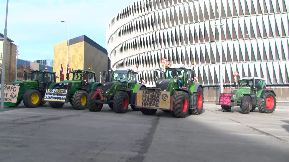 Las tractoradas llegan a Bilbao exigir ''precios justos'' y denunciar la situación del sector