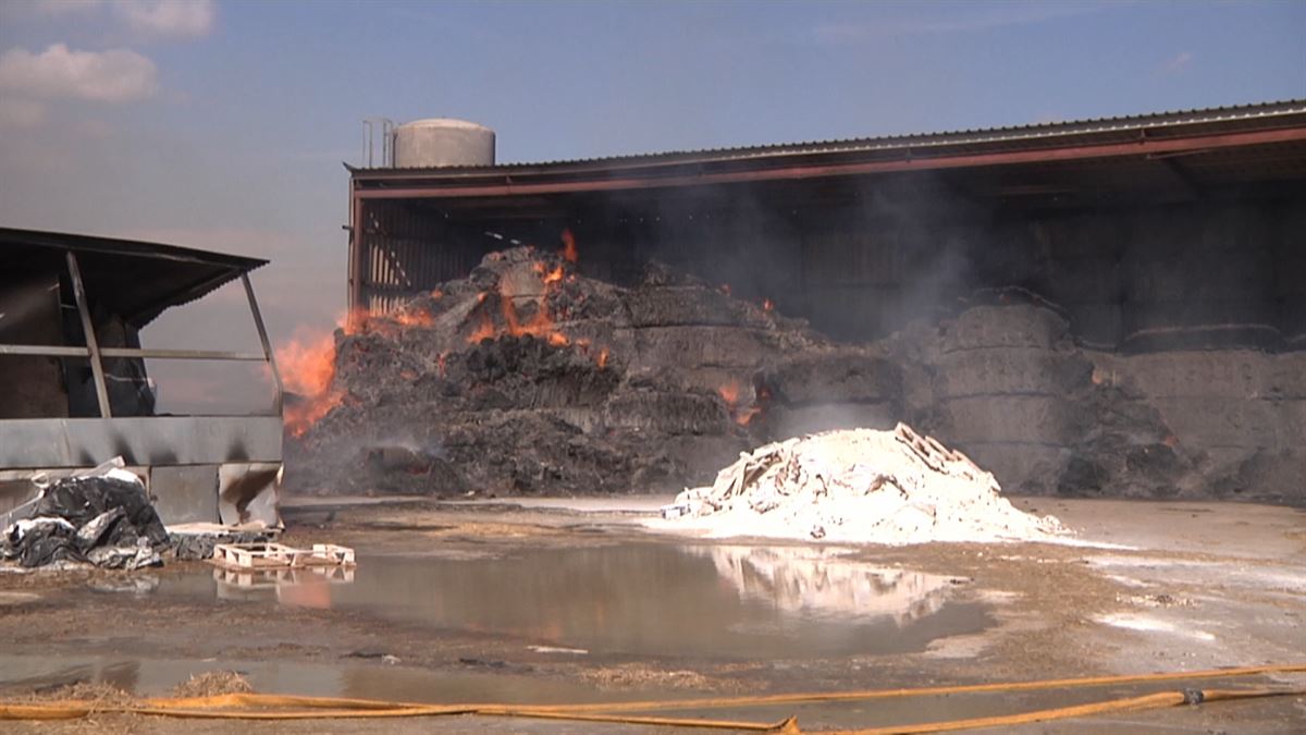 Incendio en Artajona. Imagen obtenida de un vídeo de EITB Media.